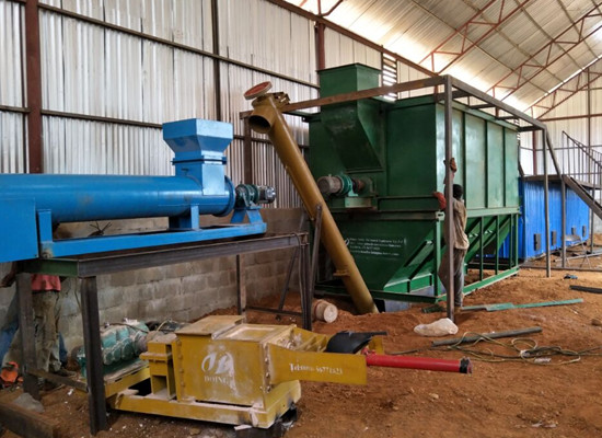 Liberia 2tph palm oil pressing machine is installin 